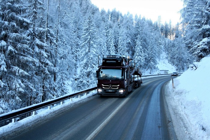 See which countries require HGVs to use winter tires in 2022/2023