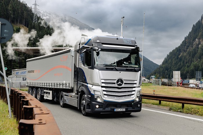 Fuel-cell Mercedes truck on the Brenner successfully passes first high-altitude tests