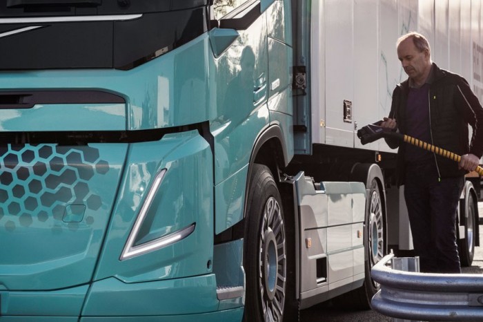 Polish HGV inspectors awarded for ‘good practice’ in raising awareness of drivers’ hours
