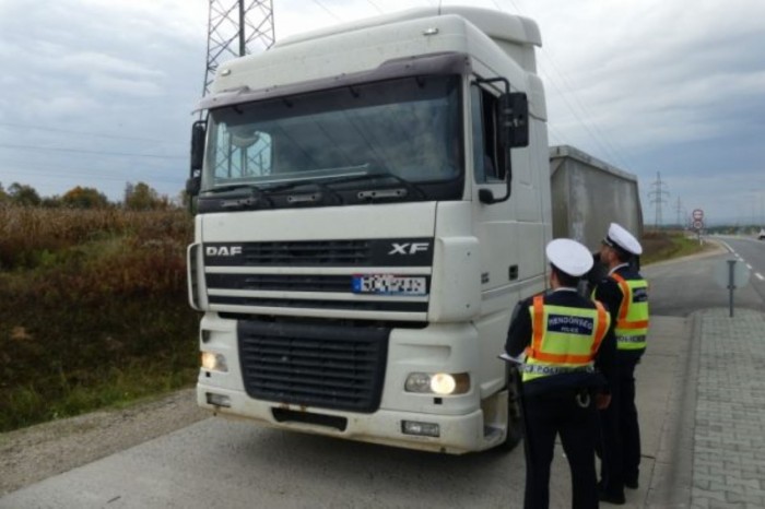 Danish hauliers praise police checks on truckers spending weekly rest in the cab