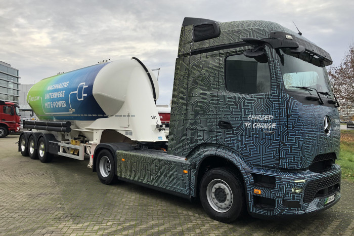 Swiss company orders 1,000 battery electric Mercedes-Benz Actros trucks