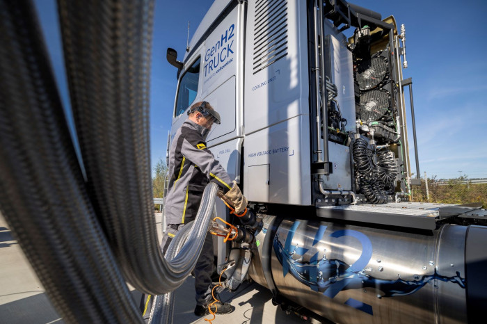 Daimler Trucks explores exporting liquid green hydrogen from Abu Dhabi