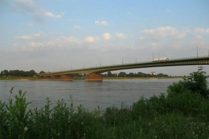 German bridge renovations: North Rhine-Westphalia closes another key lorry bridge