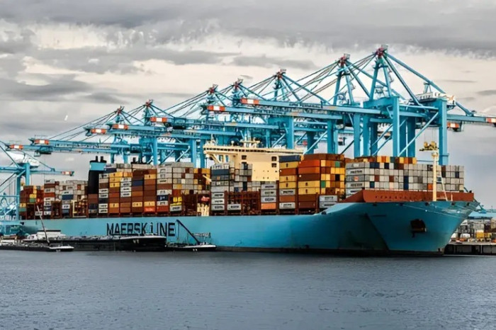 Maersk warns shipping could run short of fuel as Gulf attacks spread
