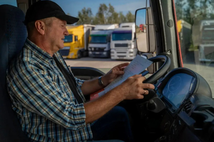 Dutch international lorry drivers get highest pay rise of any job