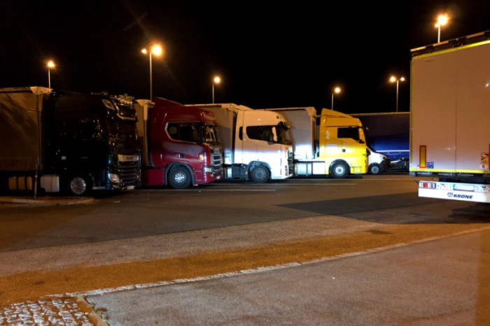 Oversize trucks parked on the motorway: Germany’s truck parking shortage reaches breaking point