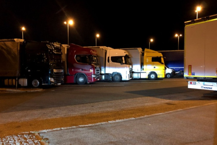 Truck stop scam: driver robbed while trying to help